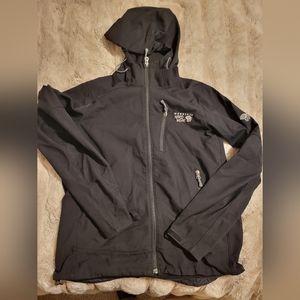 Men's black Mountain Hardwear jacket
